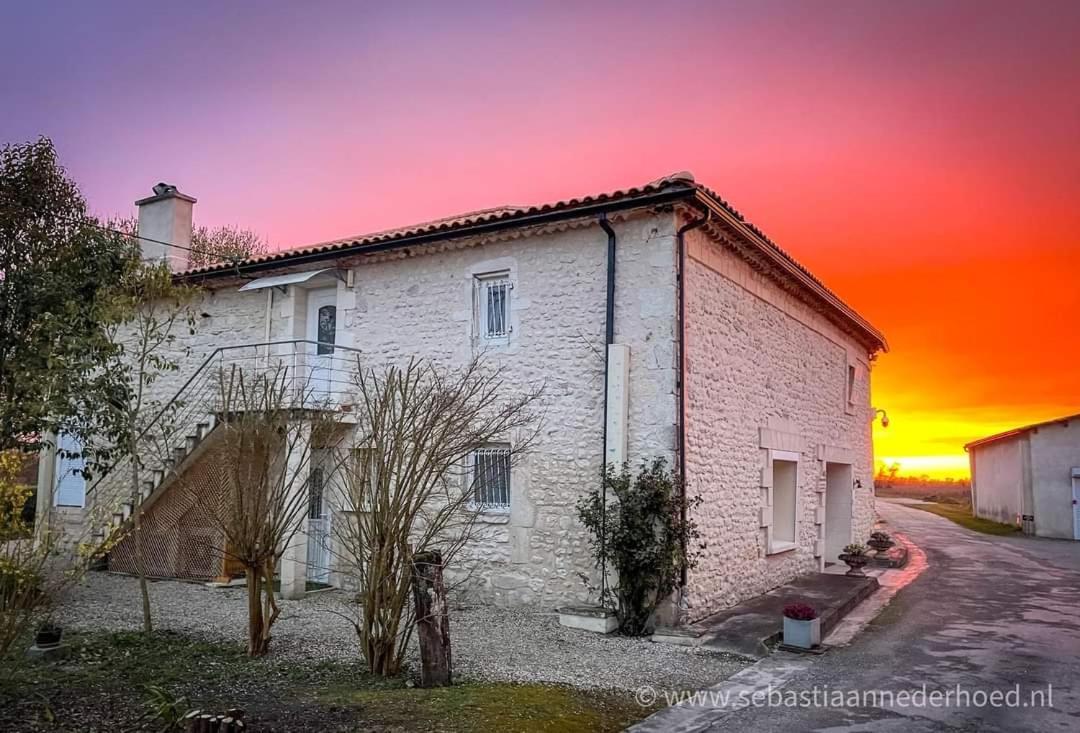 Chambres D'Hotes Chateau Pierre De Montignac Civrac-en-Médoc Exterior photo