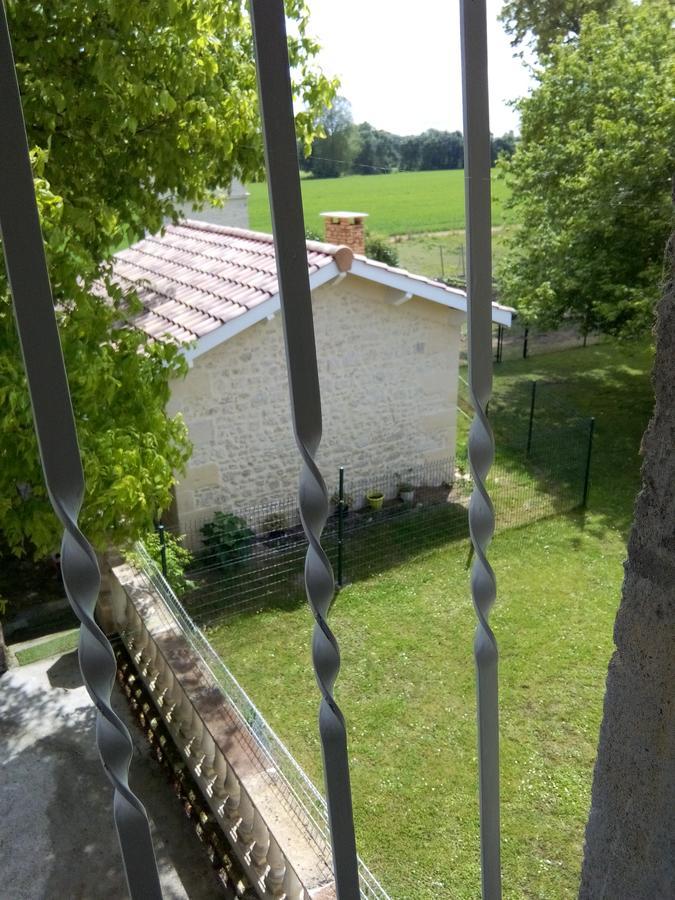 Chambres D'Hotes Chateau Pierre De Montignac Civrac-en-Médoc Exterior photo