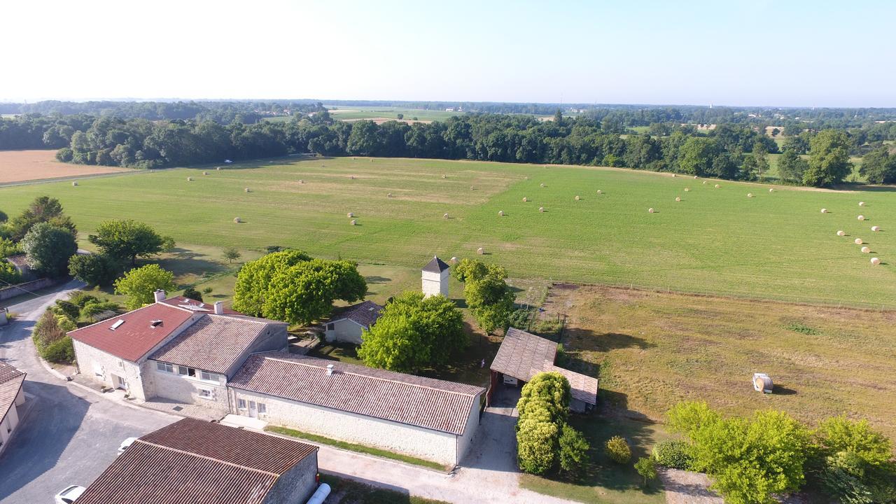 Chambres D'Hotes Chateau Pierre De Montignac Civrac-en-Médoc Exterior photo